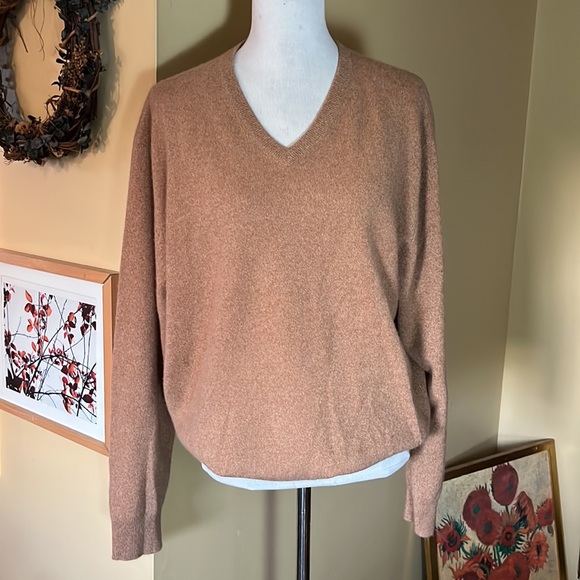 JOS A BANK Size Large V-neck Pullover Sweater Classic Khaki Tan Cashmere $198 - Picture 8 of 11